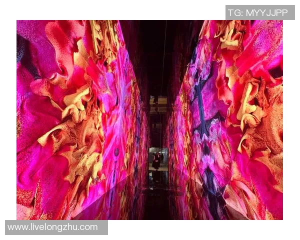 李泓澎的成长之路与艺术追求：从青涩少年到当代艺术家的蜕变与探索